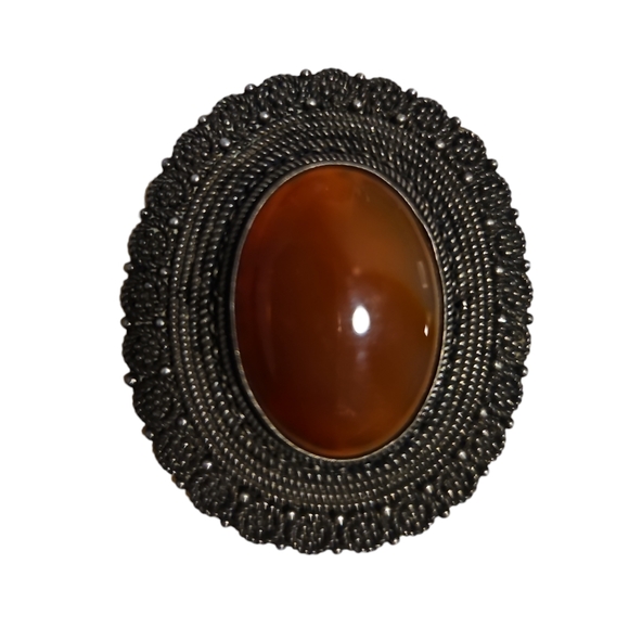 Oval Brooch With Carnilian - Picture 1 of 2